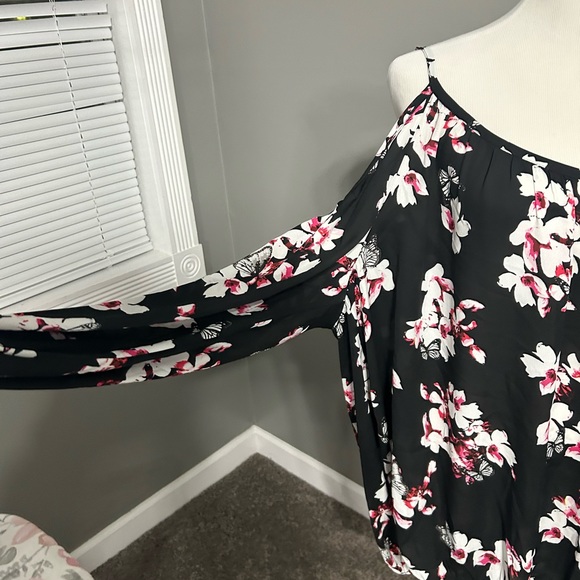 Torrid women’s size 4X Georgette, floral, print, cold, shoulder top - Picture 5 of 12